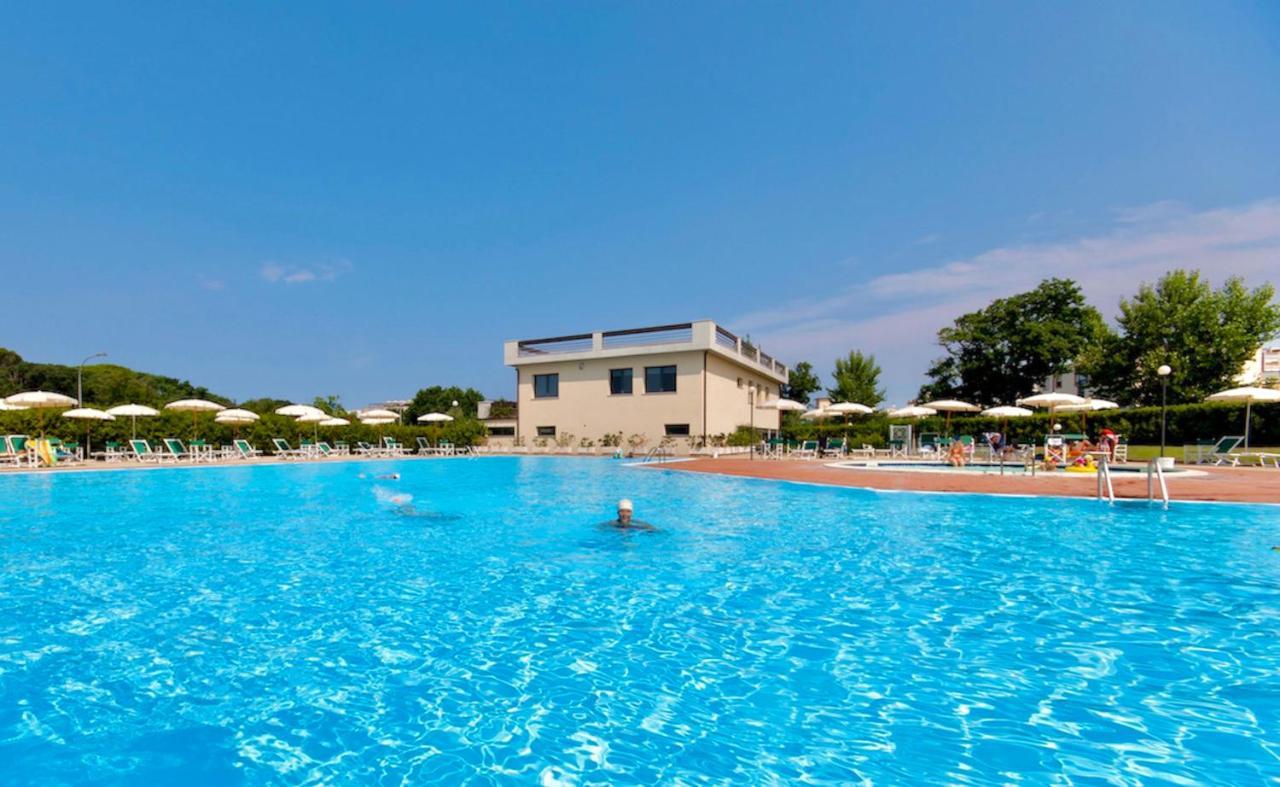 Isa-Apartments 4 Beds In Residence With Swimming-Pool In San Vincenzo, Just 600 Meters From The Sea Екстер'єр фото
